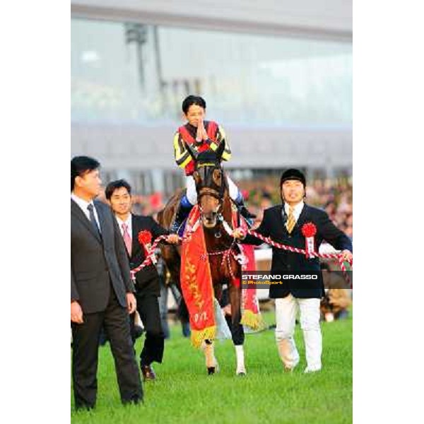 Gentildonna and Yasunari Iwata up winners of the Japan Cup 2012 Tokyo - Fuchu racecourse, 25th nov.2012 ph.Peeo Ploff/Stefano Grasso