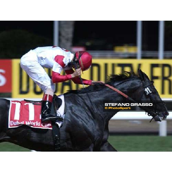 John Velazquez on Roses in May wins the Dubai World Cup 2005 Nad El Sheba- Dubai, 26th march 2005 ph. Stefano Grasso