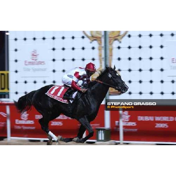 John Velazquez on Roses in May wins the Dubai World Cup 2005 Nad El Sheba- Dubai, 26th march 2005 ph. Stefano Grasso
