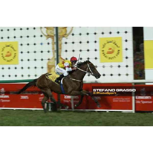 Nash Rawiller on Elvstroem wins the Dubai Duty Free Nad El Sheba- Dubai, 26th march 2005 ph. Stefano Grasso