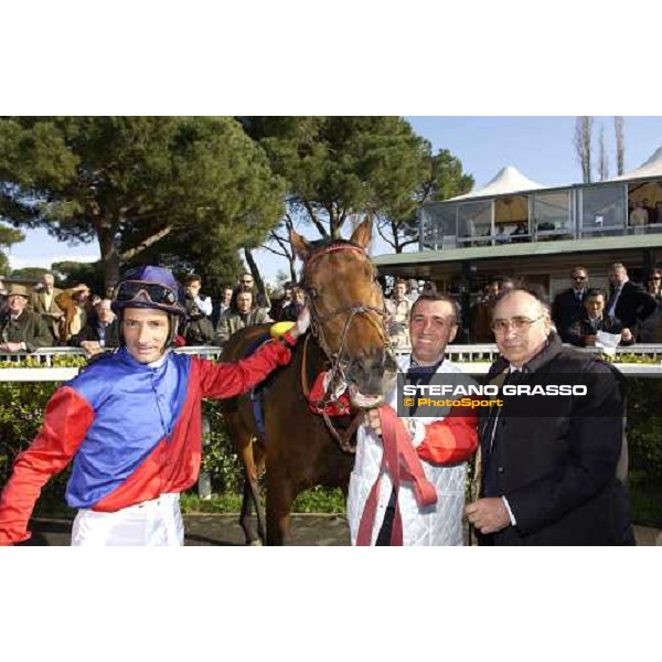 Stefano Landi , Slapper , the groom and Roberto Brogi in the winner circle of the 115¡ Premio Pisa San Rossore racetrack Pisa, 28th march 2005 ph. Stefano Grasso