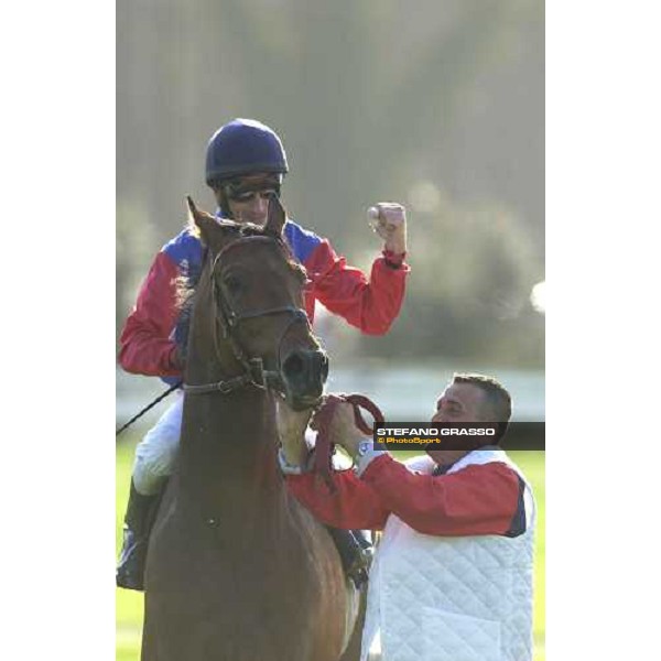 Stefano Landi on Slapper comes back in triumph after winning the 115¡ Premio Pisa Sis San Rossore racetrack Pisa, 28th march 2005 ph. Stefano Grasso