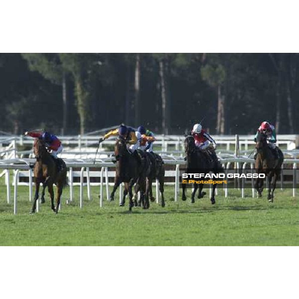 Stefano Landi on Slapper , on the straight of 115¡ Premio Pisa Sis, leads the group San Rossore racetrack Pisa, 28th march 2005 ph. Stefano Grasso