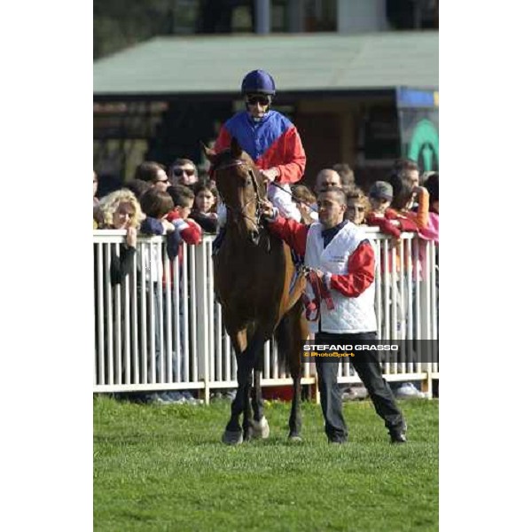 Stefano Landi on Slapper parading in front of 4000 racegoers at San Rossore racetrack Pisa, 28th march 2005 ph. Stefano Grasso