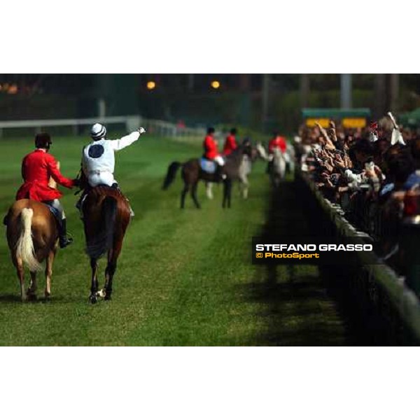 Happy Valley race track- winner\'s parade Hong Kong 10/12/03 ph.Stefano Grasso