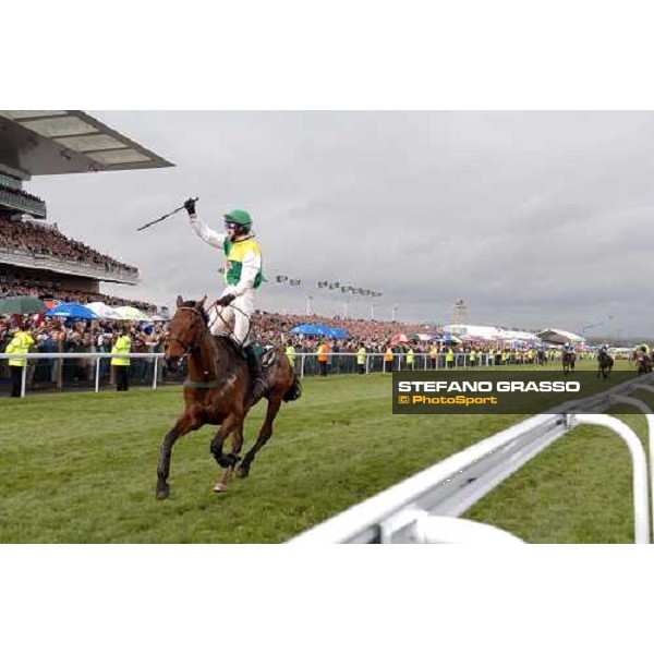 Ruby Walsh on Hedgehunter wins by a street Liverpool Aintree 9th april 2005 ph. Bill Selwyn