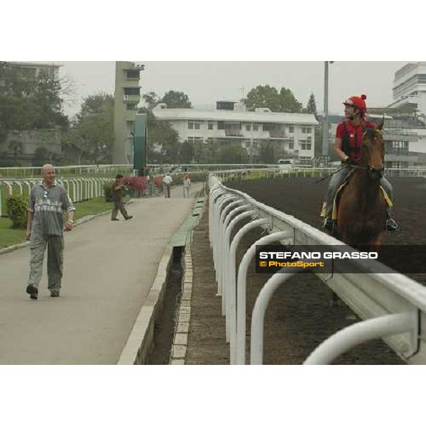 Andreas Schutz looking at Epalo after morning works at Sha Tin racetrack Hong Kong, 21st april 2005 ph. Jean Charles Briens