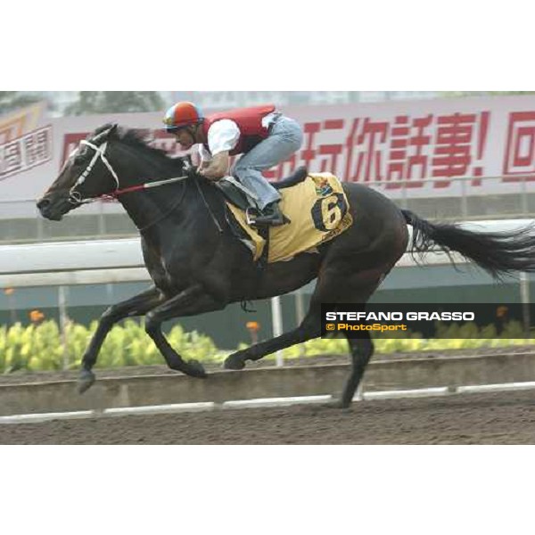 HONG-KONG. Sha Tin, 22 Avril 2005. \'GREYS INN\' (Weichong Marwing) ph. Jean Charles Briens