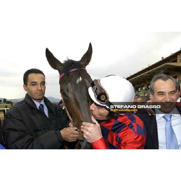 Premio Parioli Endo Botti kiss Remonti after winning Premio Parioli Rome Capannelle, 24th april 2005 ph. Stefano Grasso