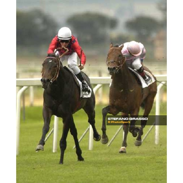 Premio Parioli Endo Botti on Remonti leads at few meters to the post Rome Capannelle, 24th april 2005 ph. Stefano Grasso