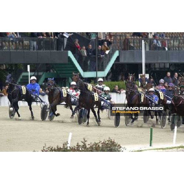 Start of the Gran Premio d\' Europa at San Siro racetrack - the winner Enrico Bellei with Ech˜ dei Veltri (5) Milan 25th april 2005 ph. Stefano Grasso