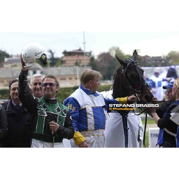 prize giving of the Gran Premio d\' Europa Enrico Bellei thanks the racegoers at San Siro racetrack Milan San Siro 25th april 2005 ph. Stefano Grasso