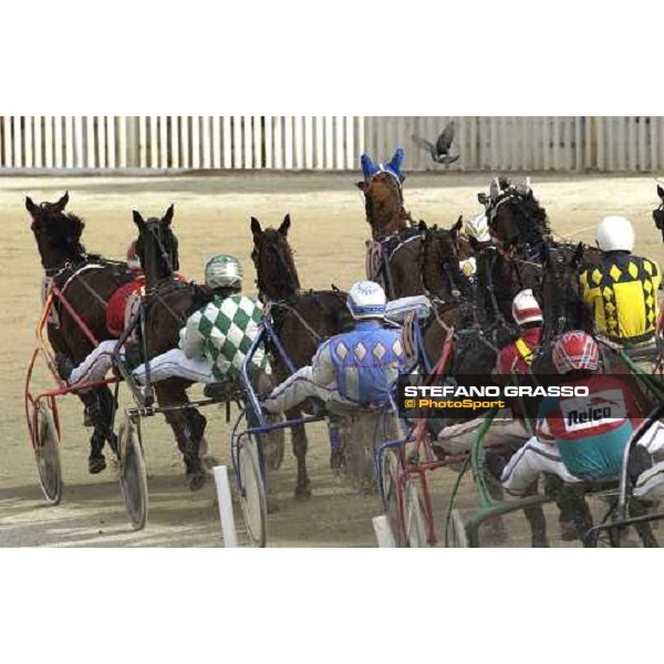 Roberto Vecchione with Ellymay leads the group of Gran Premio D\' Europa Filly Milano, San Siro racetrack 25th april 2005 ph. Stefano Grasso