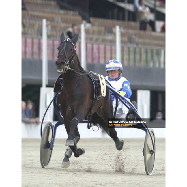 Elhert Holert with Ech˜ dei Veltri Milano, San Siro racetrack 25th april 2005 ph. Stefano Grasso
