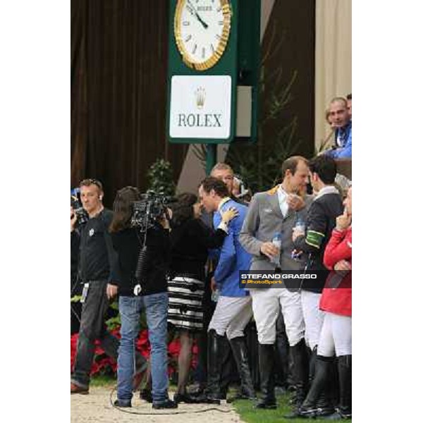Eleonora Ottaviani congratulates with Christian Ahlmann Top 10 Rolex IJRC Geneve,7th dec.2012 ph.IJRC/StefanoGrasso