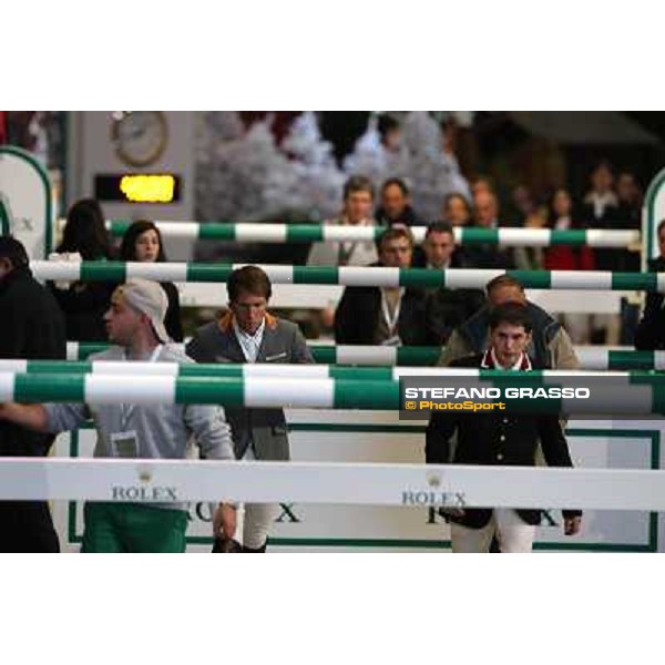 Riders walks the course Grand Prix Rolex Rolex Fei World Cup Geneve,9th dec.2012 ph.IJRC/StefanoGrasso