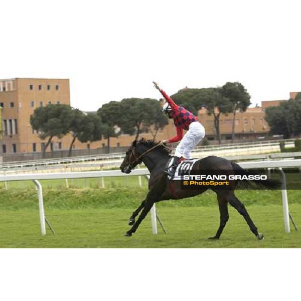 Endo Botti on Remonti exults after winning the Premio Parioli Rome Capannelle 24th april 2005 ph. Stefano Grasso