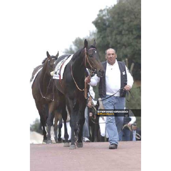 Remonti with his groom enters ini the parade ring of Premio Parioli Rome Capannelle 24th april 2005 ph. Stefano Grasso