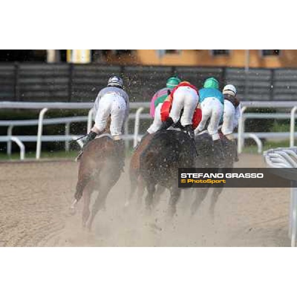Premio Unire - The horses on the first bend Rome - Capannelle racecourse,23rd dec.2012 ph.Stefano Grasso