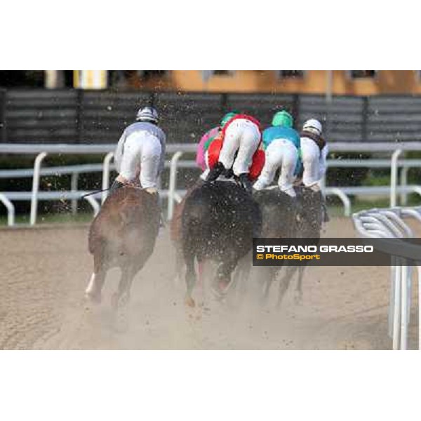 Premio Unire - The horses on the first bend Rome - Capannelle racecourse,23rd dec.2012 ph.Stefano Grasso