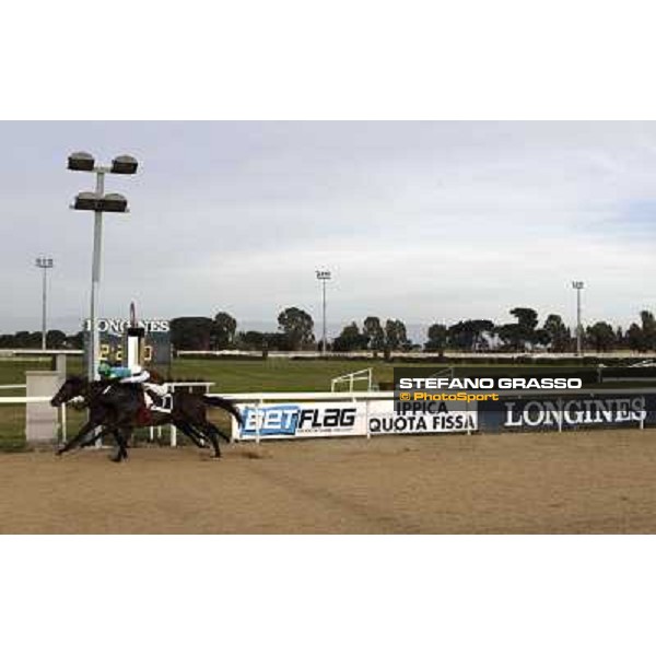 Andrea Atzeni on Dogma Noir wins the Premio Unire beating Cristian Demuro on Bacchelli Rome - Capannelle racecourse,23rd dec.2012 ph.Stefano Grasso