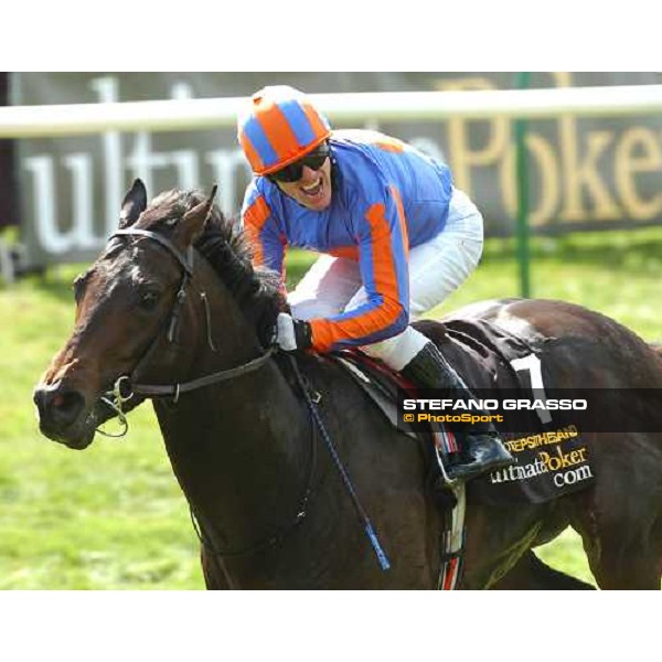 NEWMARKET, 30 Avril 2005. The 2000 Guinéas Stakes. \'FOOTSTEPINTHESTAND\' Jockey: Kieren Fallon Entraineur: Aidan O\'Brien Propriétaire: Mickael Tabor et Mme John Magnier.