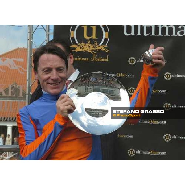 NEWMARKET, 30 Avril 2005. The 2000 Guinéas Stakes. NEWMARKET, 30 Avril 2005. The 2000 Guinéas Stakes. \'FOOTSTEPINTHESTAND\' Jockey: Kieren Fallon Entraineur: Aidan O\'Brien Propriétaire: Mickael Tabor et Mme John Magnier. Kieren Fa