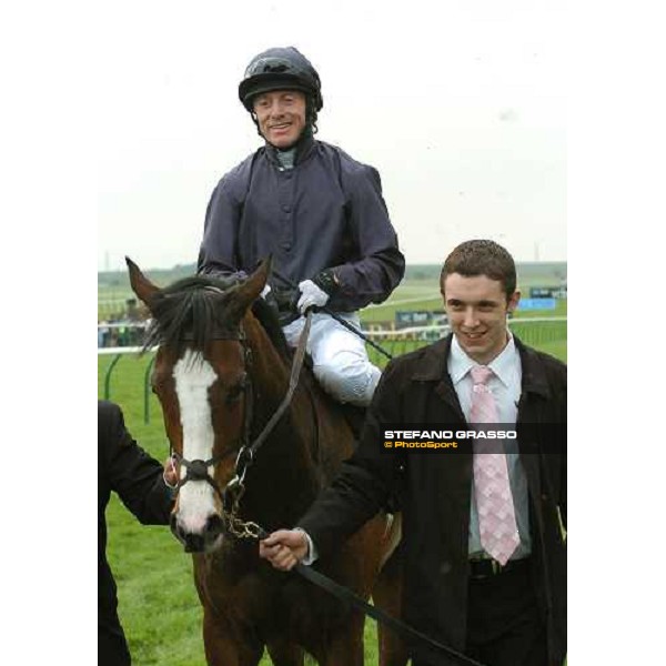 NEWMARKET, 1er Mai 2005. The 1000 Guinées Stakes. \'VIRGINIA WATERS\' Propriétaires: Mrs John Magnier \' Mr Mickael Tabor Entraineur: Aidan O\'Brien Jockey: Kieren Fallon