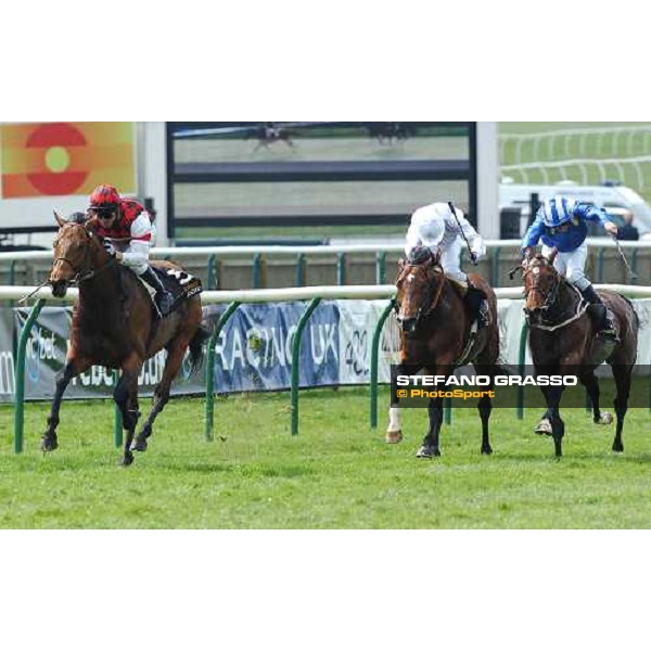 NEWMARKET, 1er Mai 2005. TheJockey Club Stakes \'ALKAASED\' Propriétaires: Michael Charlton Entraineur: Luca Cumani Jockey: Jimmy Fortune