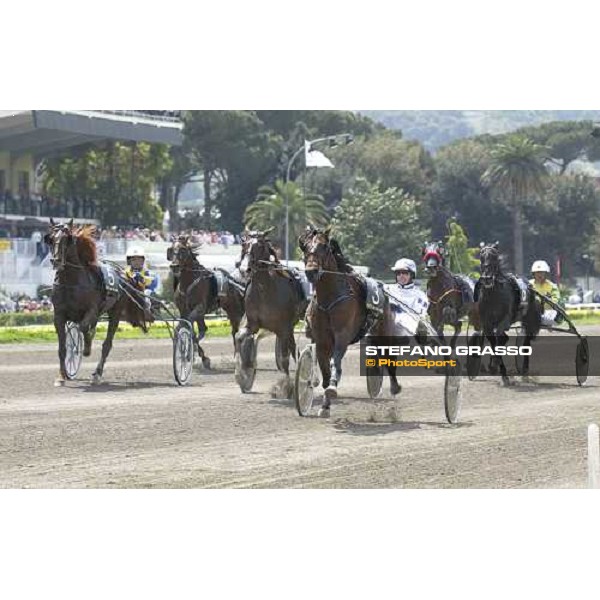 Robert Bergh with Tsar D\' Inverne wins the 1st leg of Gran Premio Lotteria beating Chance au Chef Napoli, 8th may 2005 ph. Stefano Grasso