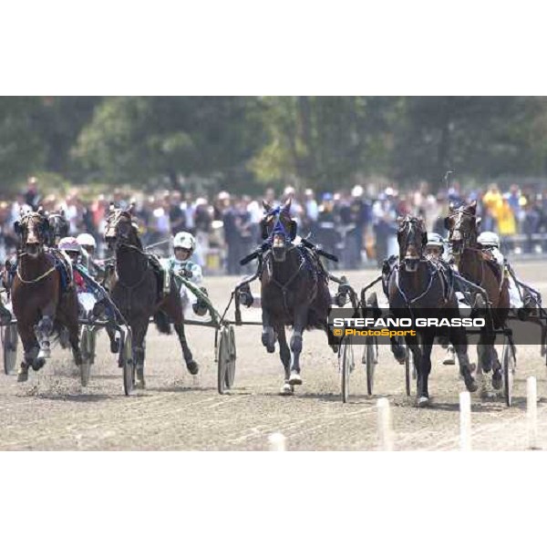 straight of 2nd leg of Gran Premio Lotteria - Stig Johansson and Digger Crown winners at right Napoli, 8th may 2005 ph. Stefano Grasso