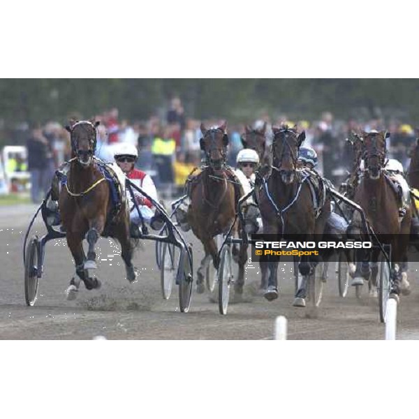 Stig Johansson and Digger Crown lead the group during the first turn Napoli, 8th may 2005 ph. Stefano Grasso