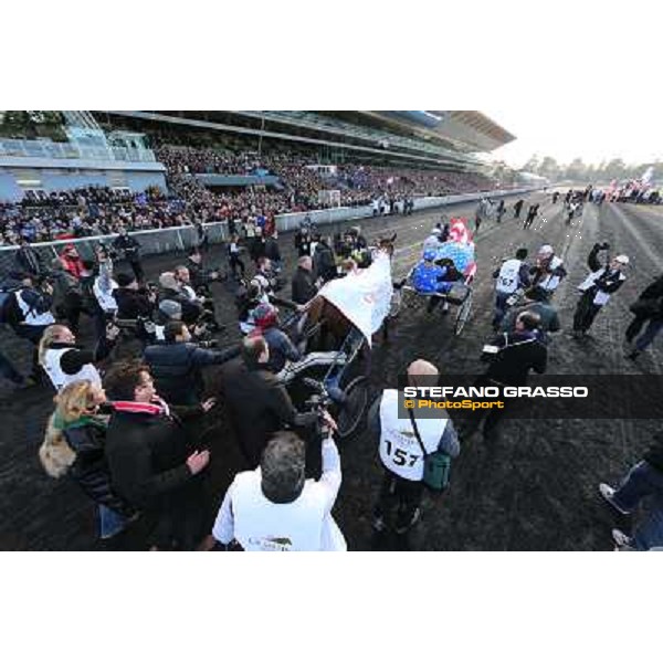 Jean Philippe Dubois ,Royal Dream and their winning connection parade after the triumph in the Grand Prix d\'Amerique Paris - Vincennes racecourse,27th january 2013 ph.Stefano Grasso