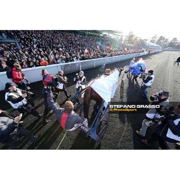 Jean Philippe Dubois ,Royal Dream and their winning connection parade after the triumph in the Grand Prix d\'Amerique Paris - Vincennes racecourse,27th january 2013 ph.Stefano Grasso