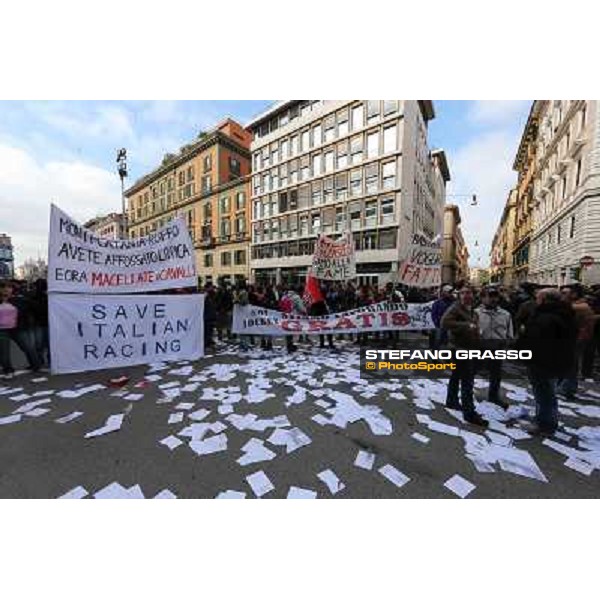 Manifestazione delle Categorie Ippiche davanti al Ministero dell\'Economia e delle Finanze Roma, 1 febbraio 2013 ph.Stefano Grasso