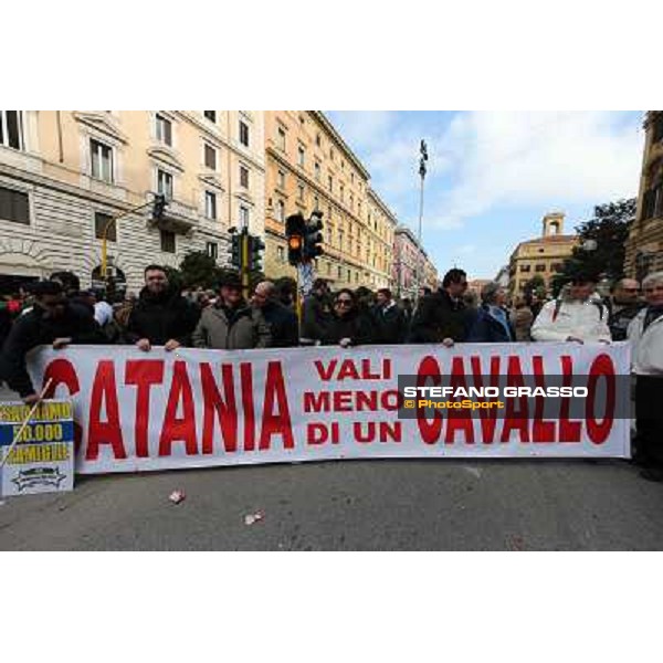 Manifestazione delle Categorie Ippiche davanti al Ministero dell\'Economia e delle Finanze Roma, 1 febbraio 2013 ph.Stefano Grasso