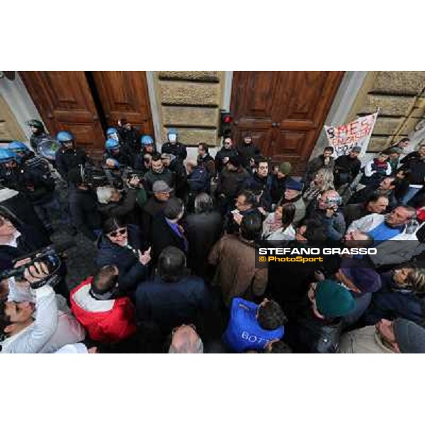 Manifestazione delle Categorie Ippiche davanti al Ministero dell\'Economia e delle Finanze Roma, 1 febbraio 2013 ph.Stefano Grasso
