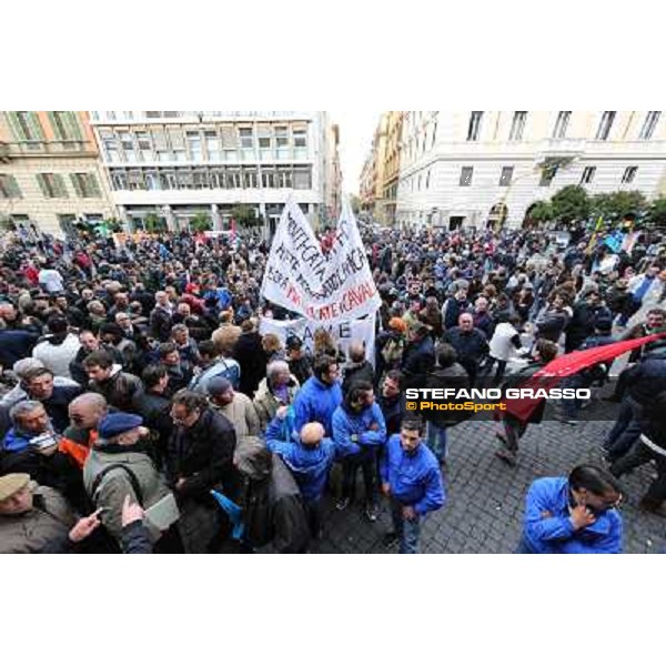 Manifestazione delle Categorie Ippiche davanti al Ministero dell\'Economia e delle Finanze Roma, 1 febbraio 2013 ph.Stefano Grasso