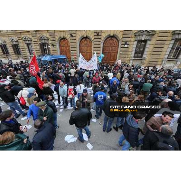 Manifestazione delle Categorie Ippiche davanti al Ministero dell\'Economia e delle Finanze Roma, 1 febbraio 2013 ph.Stefano Grasso