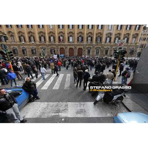 Manifestazione delle Categorie Ippiche davanti al Ministero dell\'Economia e delle Finanze Roma, 1 febbraio 2013 ph.Stefano Grasso
