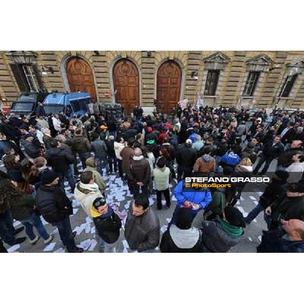 Manifestazione delle Categorie Ippiche davanti al Ministero dell\'Economia e delle Finanze Roma, 1 febbraio 2013 ph.Stefano Grasso