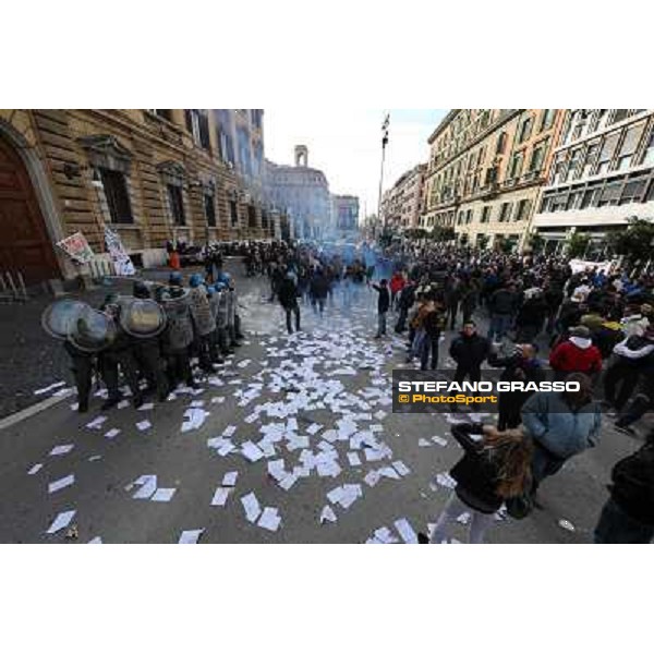 Manifestazione delle Categorie Ippiche davanti al Ministero dell\'Economia e delle Finanze Roma, 1 febbraio 2013 ph.Stefano Grasso
