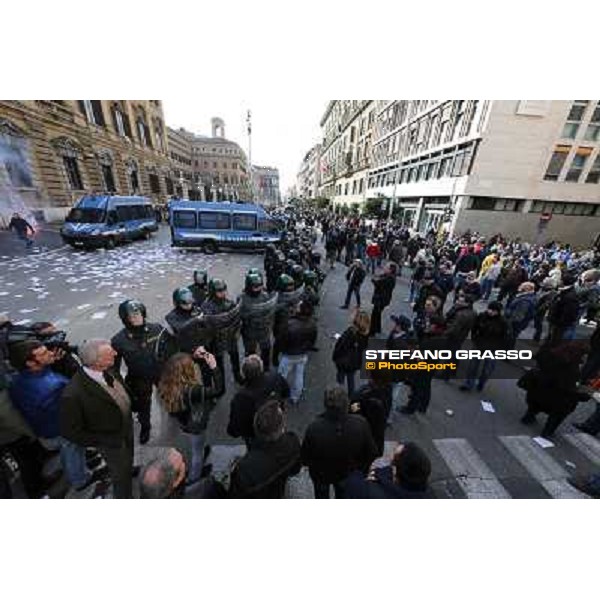 Manifestazione delle Categorie Ippiche davanti al Ministero dell\'Economia e delle Finanze Roma, 1 febbraio 2013 ph.Stefano Grasso