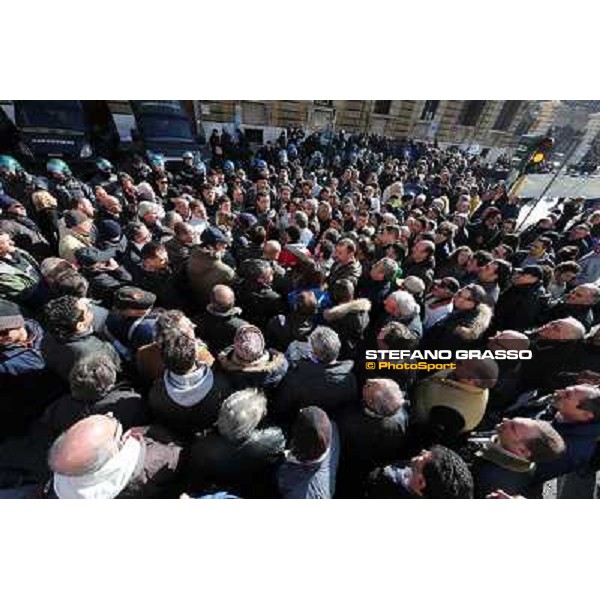 Manifestazione delle Categorie Ippiche davanti al Ministero dell\'Economia e delle Finanze Roma, 1 febbraio 2013 ph.Stefano Grasso