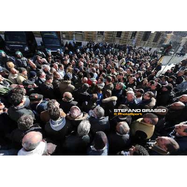 Manifestazione delle Categorie Ippiche davanti al Ministero dell\'Economia e delle Finanze Roma, 1 febbraio 2013 ph.Stefano Grasso