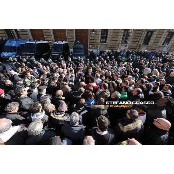 Manifestazione delle Categorie Ippiche davanti al Ministero dell\'Economia e delle Finanze Roma, 1 febbraio 2013 ph.Stefano Grasso