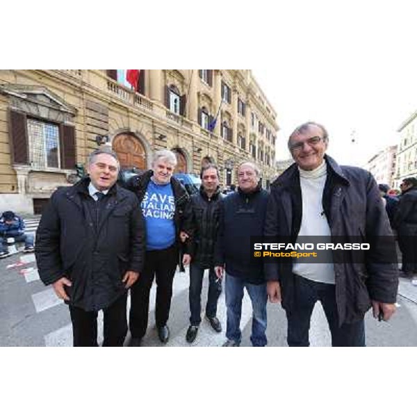 Manifestazione delle Categorie Ippiche davanti al Ministero dell\'Economia e delle Finanze Roma, 1 febbraio 2013 ph.Stefano Grasso