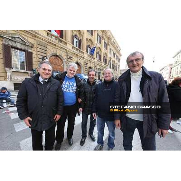 Manifestazione delle Categorie Ippiche davanti al Ministero dell\'Economia e delle Finanze Roma, 1 febbraio 2013 ph.Stefano Grasso