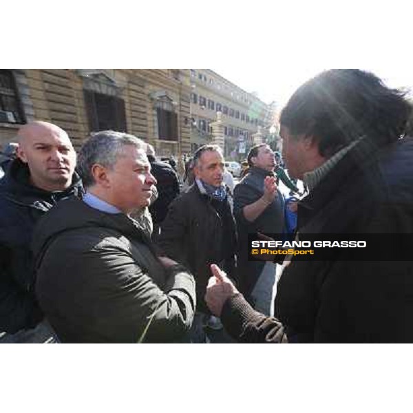 Manifestazione delle Categorie Ippiche davanti al Ministero dell\'Economia e delle Finanze Roma, 1 febbraio 2013 ph.Stefano Grasso