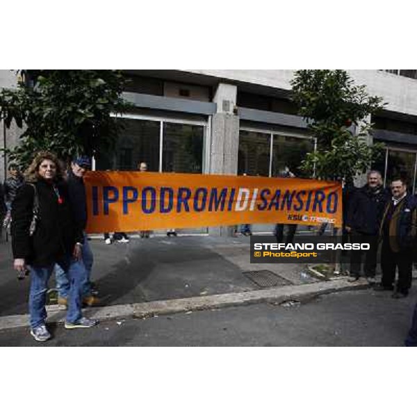 Manifestazione delle Categorie Ippiche davanti al Ministero dell\'Economia e delle Finanze Roma, 1 febbraio 2013 ph.Stefano Grasso
